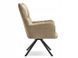 Крісло Kira Sitch у вітальні, бежевий велюр на чорній металевій ніжці