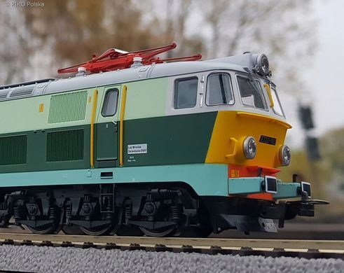Електричний вантажний локомотив ET22-1183 "Бик"