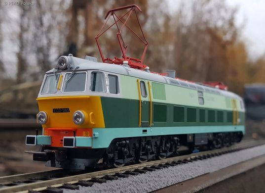 Електричний вантажний локомотив ET22-1183 "Бик"