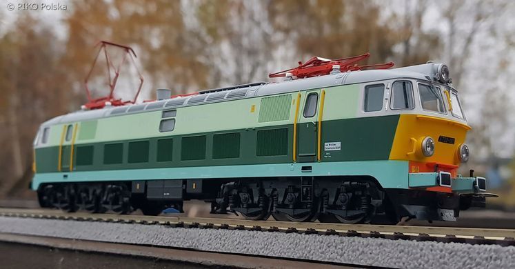 Електричний вантажний локомотив ET22-1183 "Бик"