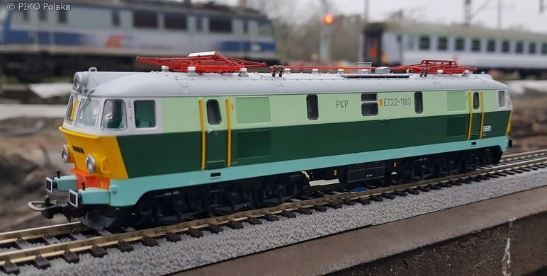 Електричний вантажний локомотив ET22-1183 "Бик"